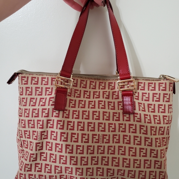 Fendi - Picture 3 of 7